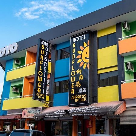 Sunflower Express Hotel Pontian Kecil Exterior photo