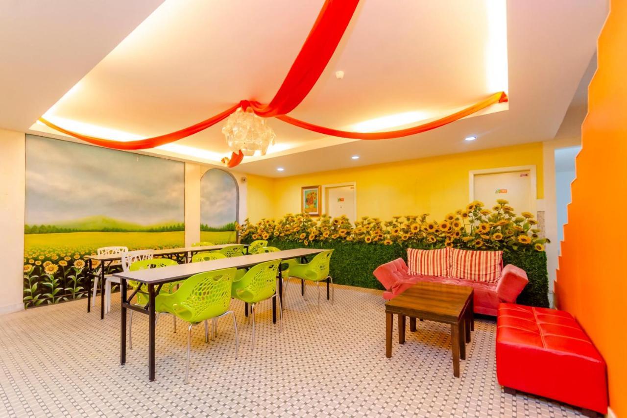 Sunflower Express Hotel Pontian Kecil Exterior photo