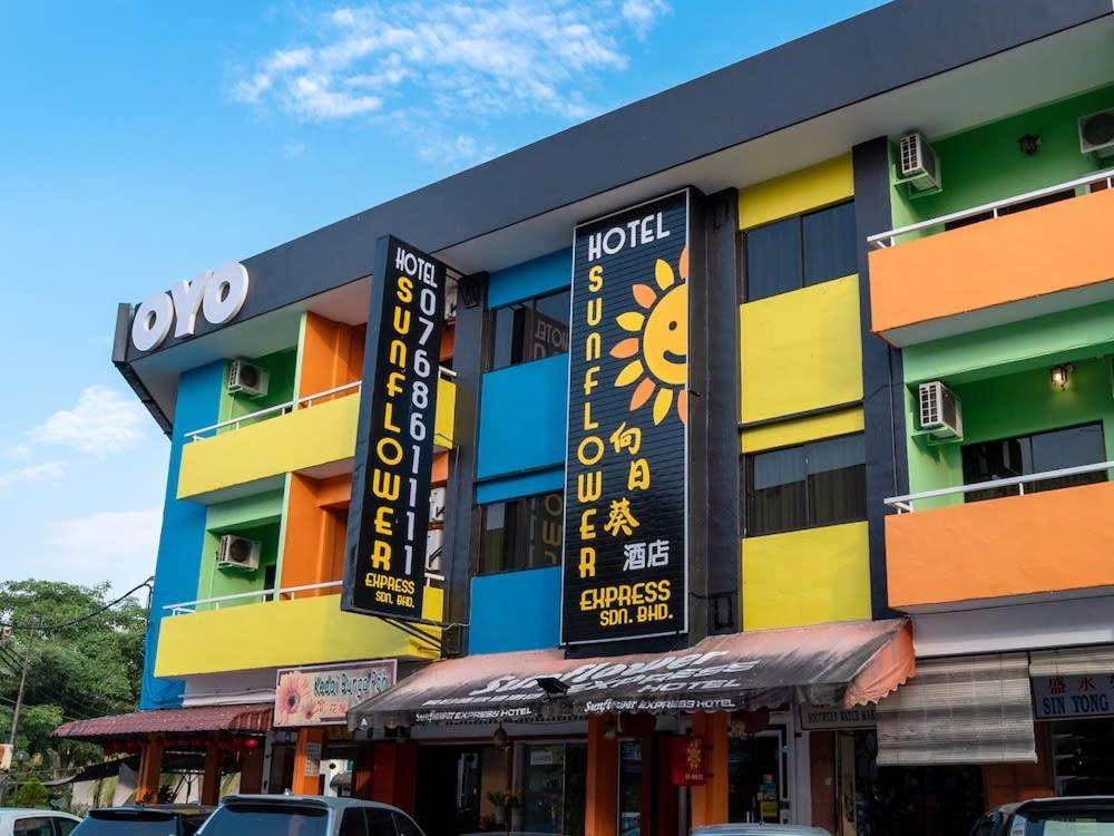 Sunflower Express Hotel Pontian Kecil Exterior photo