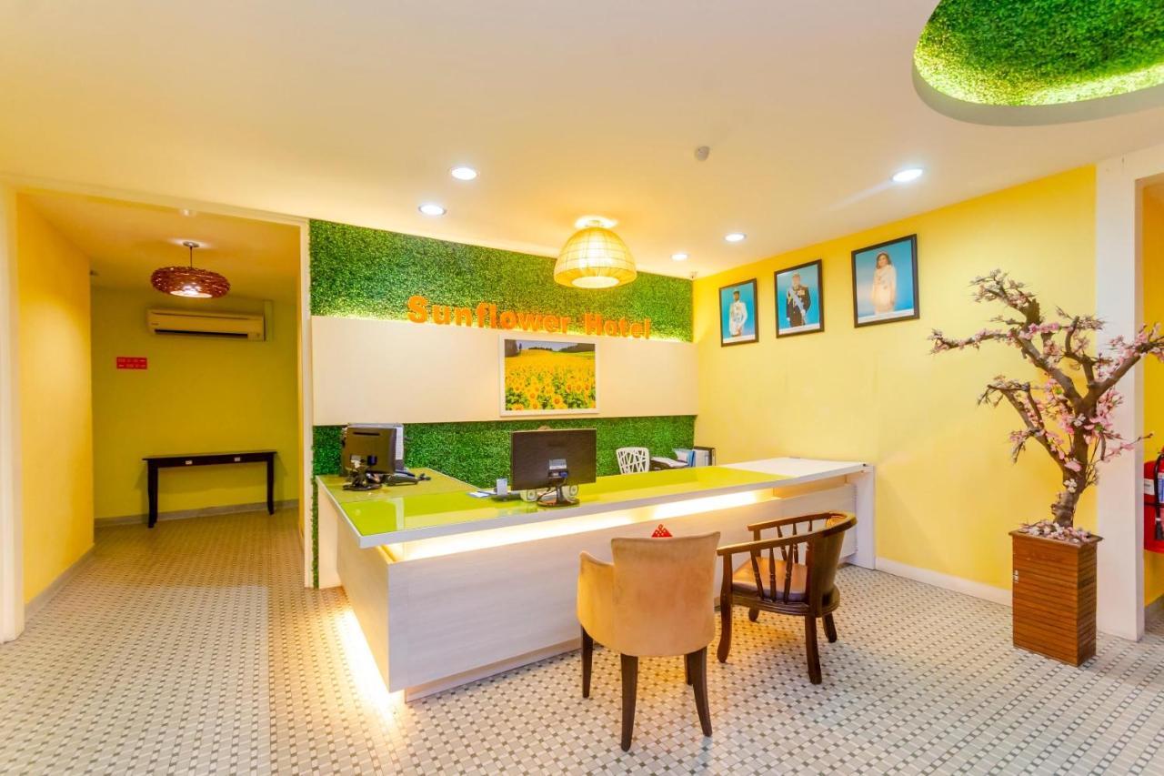 Sunflower Express Hotel Pontian Kecil Exterior photo