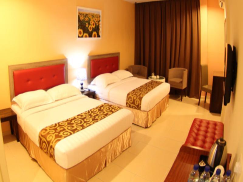 Sunflower Express Hotel Pontian Kecil Exterior photo
