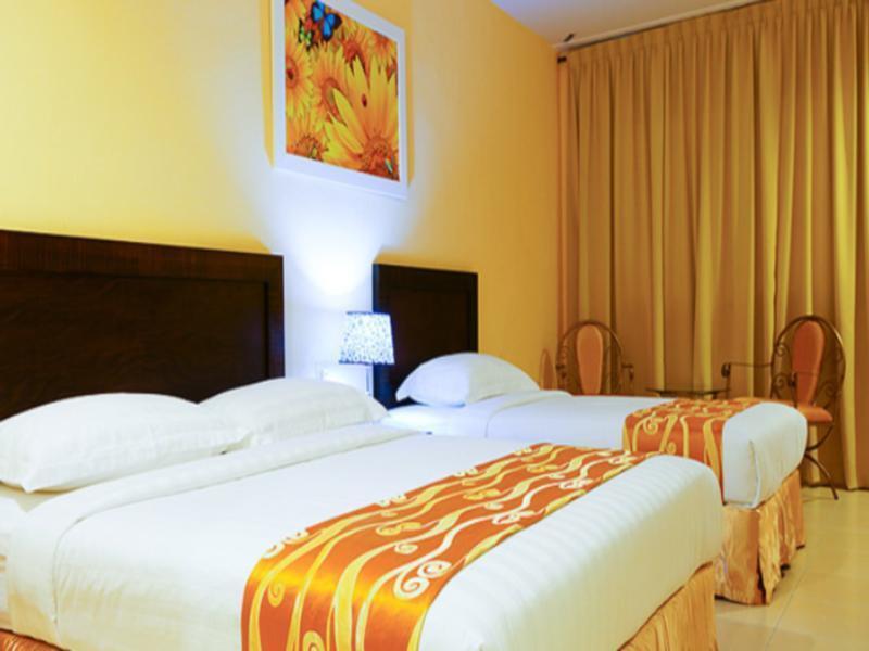 Sunflower Express Hotel Pontian Kecil Exterior photo