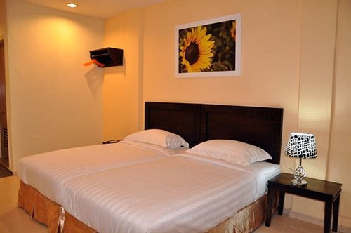 Sunflower Express Hotel Pontian Kecil Exterior photo