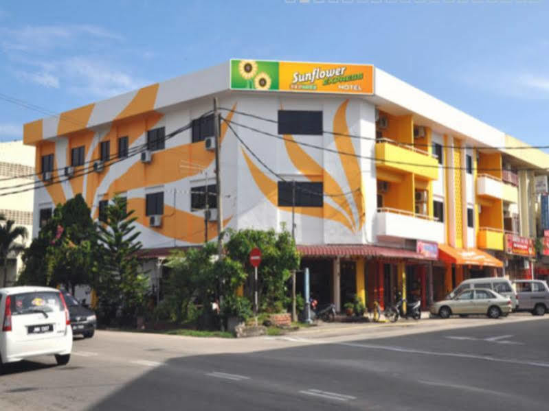 Sunflower Express Hotel Pontian Kecil Exterior photo