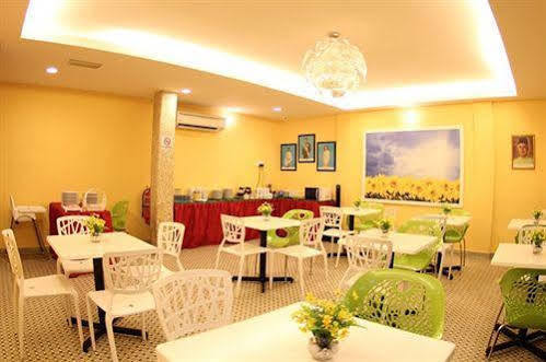 Sunflower Express Hotel Pontian Kecil Exterior photo